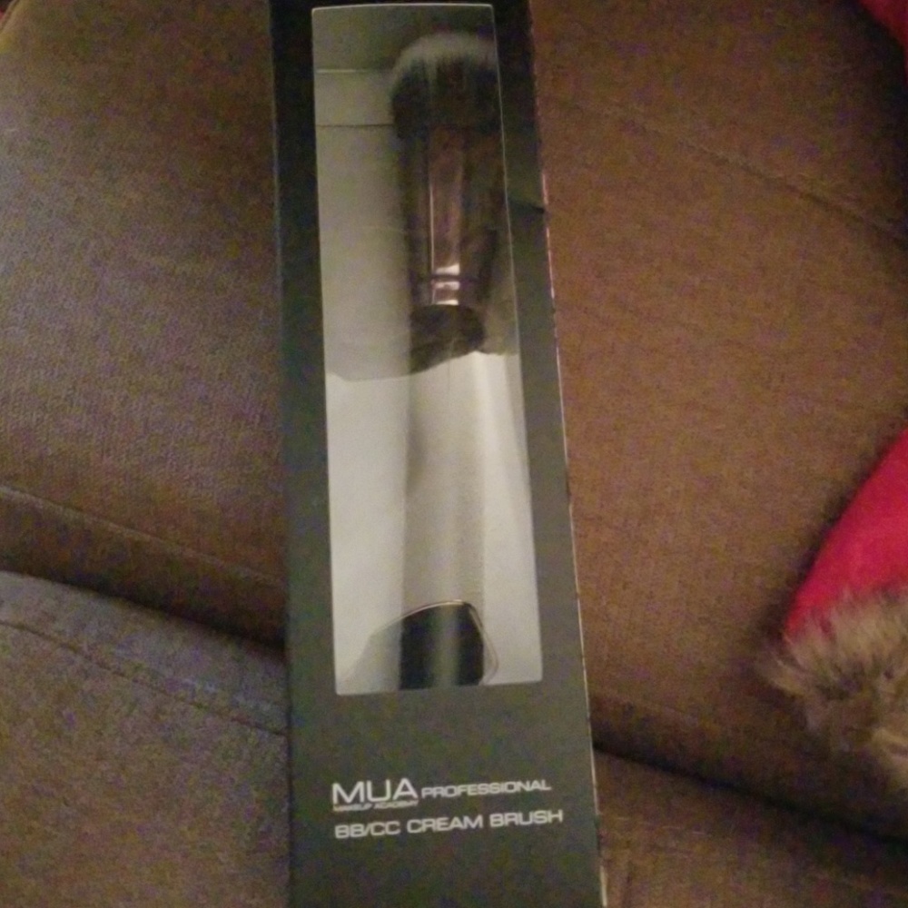 MUA BB/CC cream brush